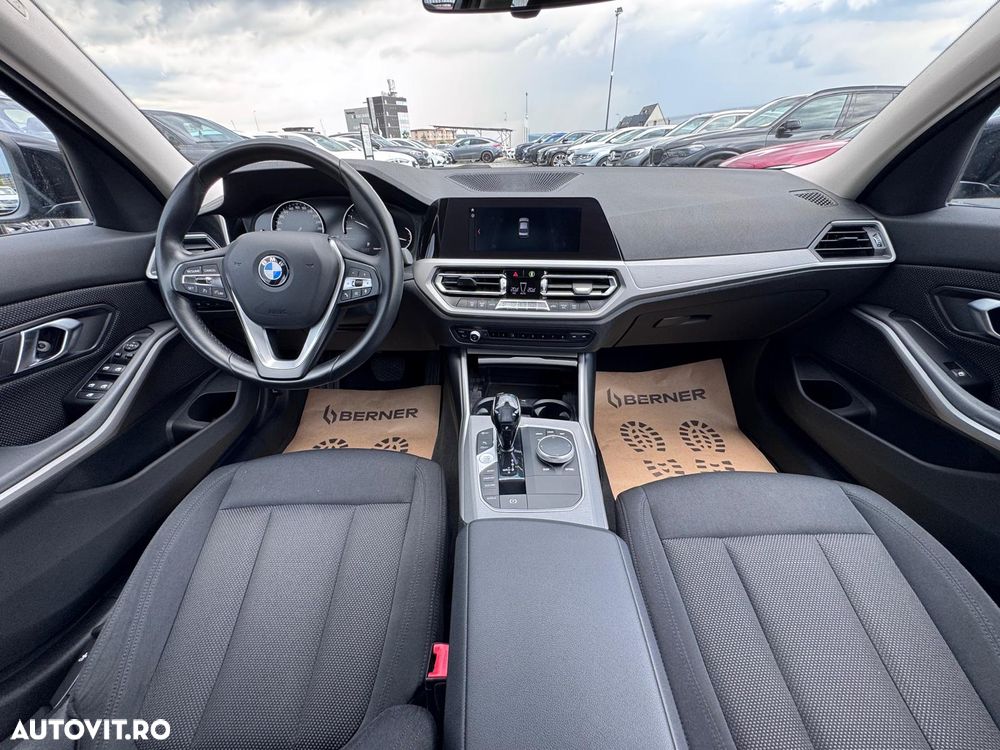 BMW Seria 3 320i AT - 12