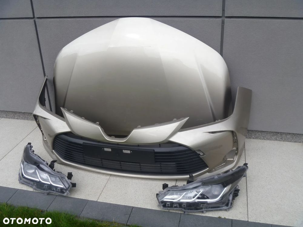 TOYOTA COROLLA E21 SEDAN NOWY BŁOTNIK TYLNY PRAWY LEWY  ORYGINAŁ - 19