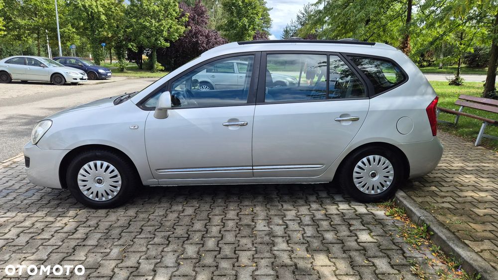 Kia Carens 2.0 EX - 11