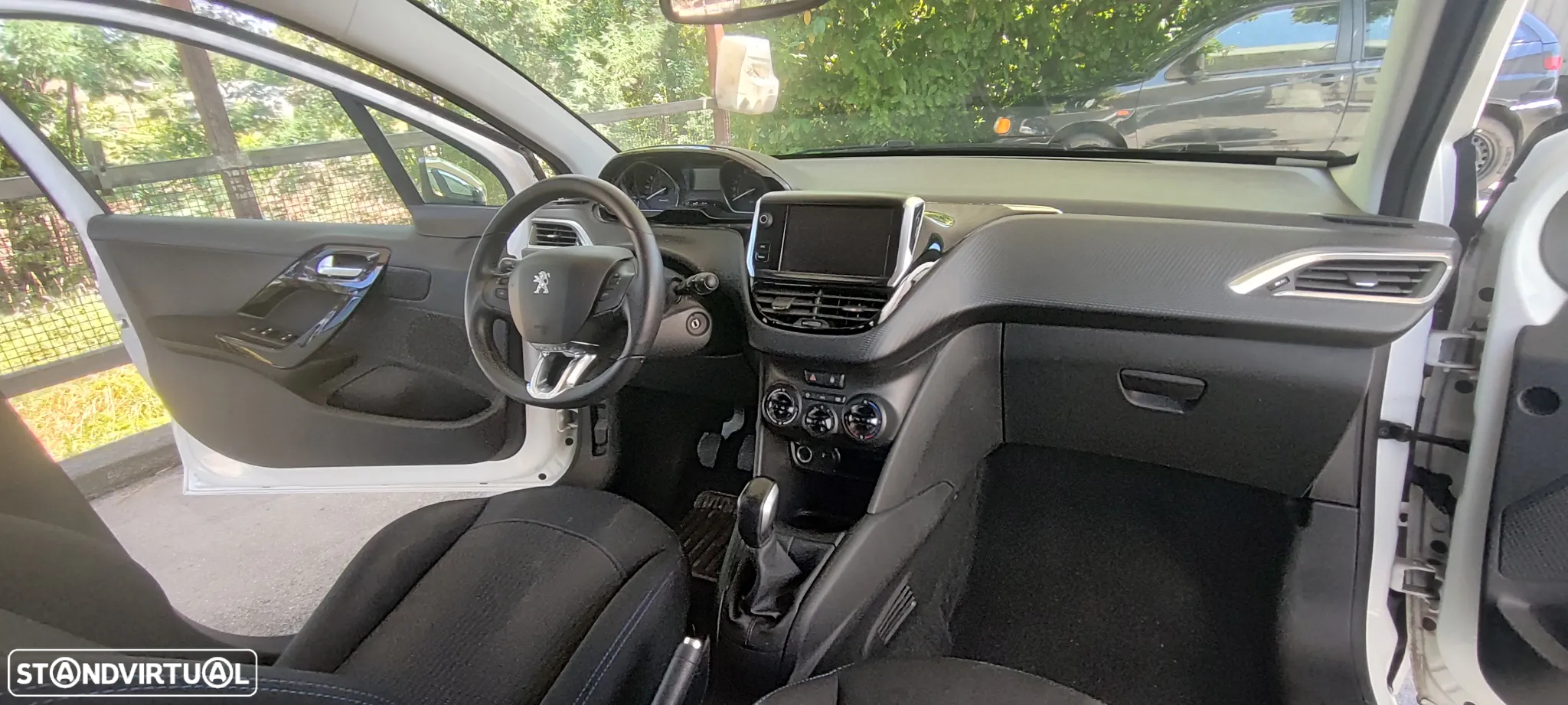Peugeot 208 1.2 PureTech Signature - 27