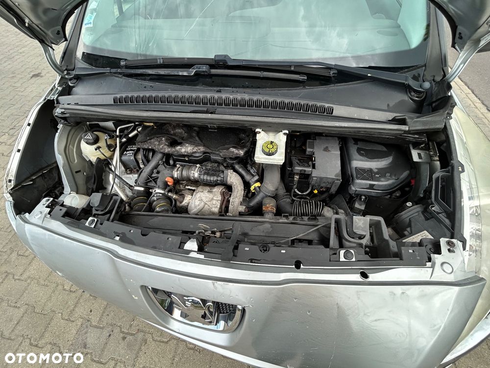 Peugeot 5008 - 24