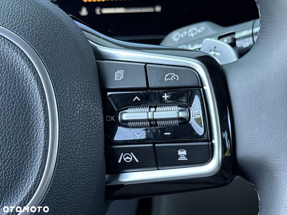 Kia Carnival - 23