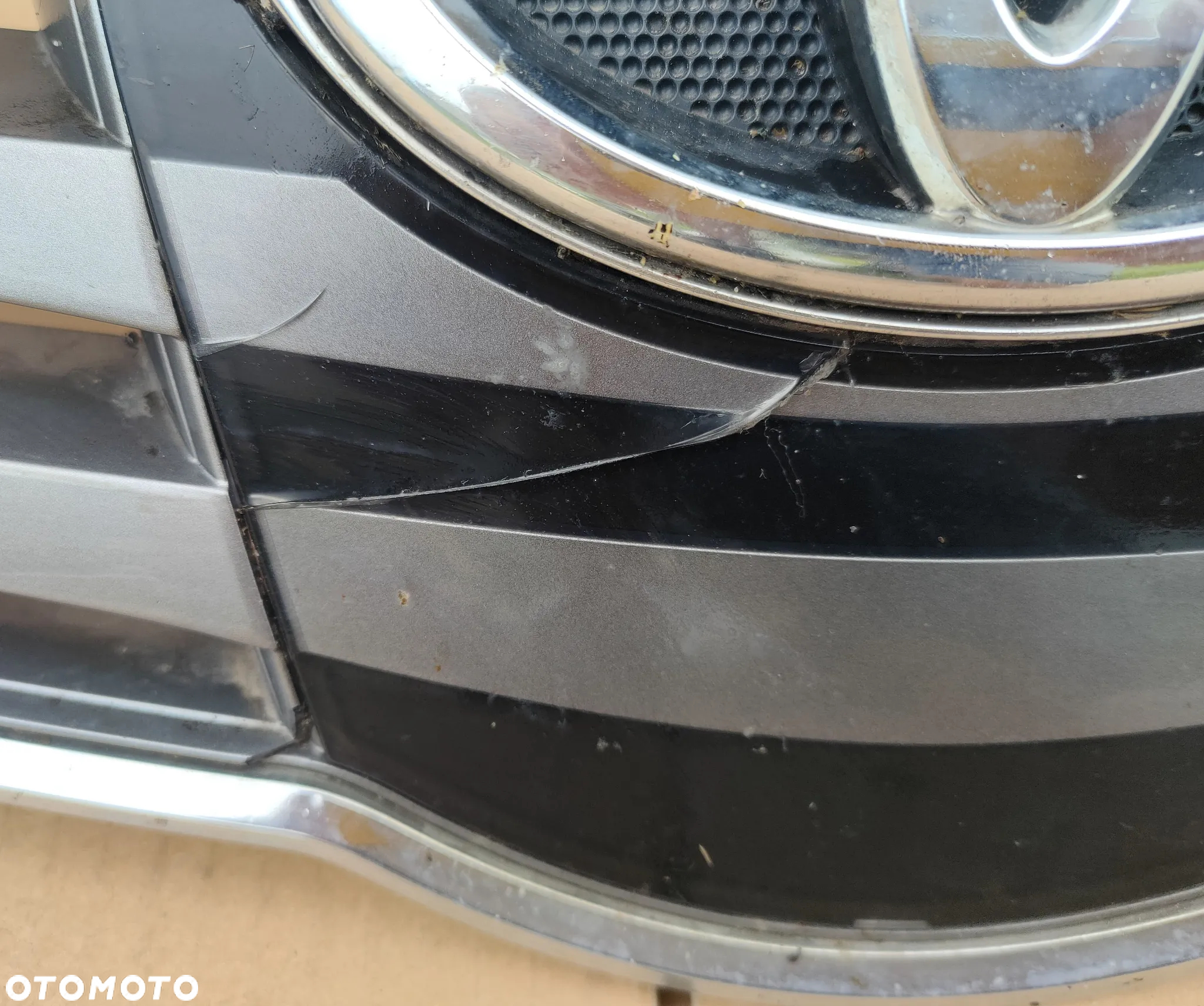 Atrapa Gril Grill Znaczek RADAR Toyota Avensis T27 2008- - 2