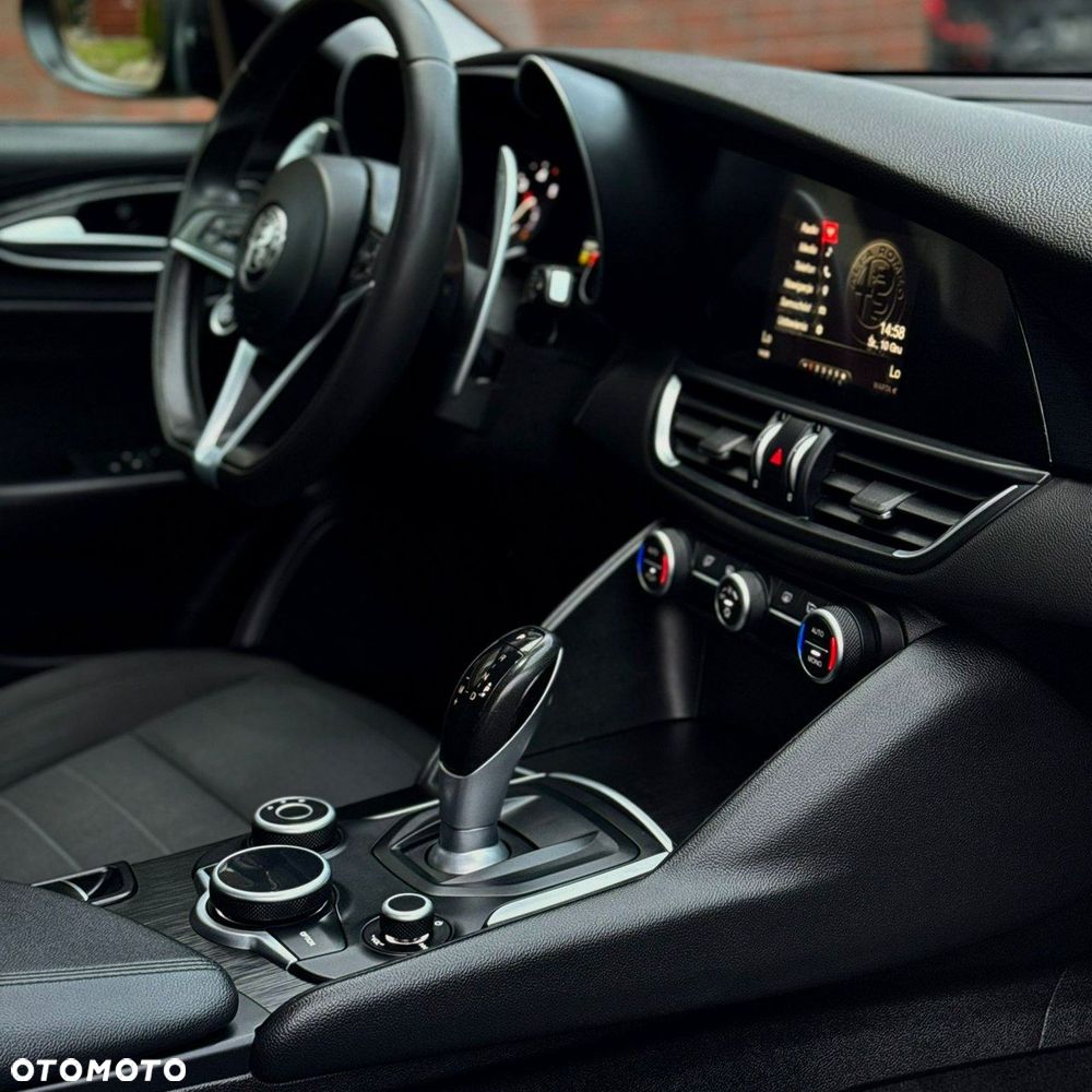 Alfa Romeo Giulia - 19