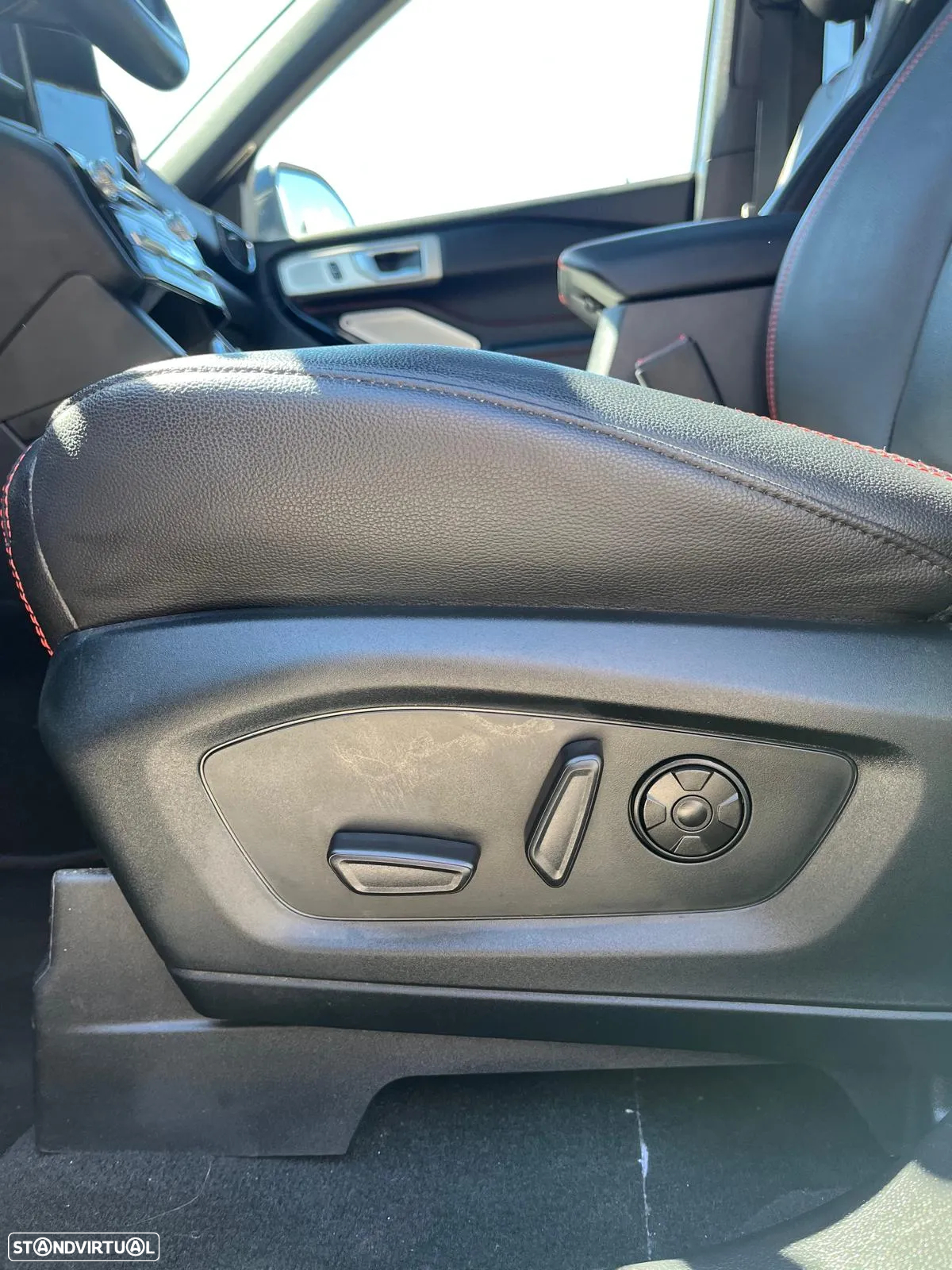 Ford Explorer 3.0 EcoBoost PHEV ST-Line - 28