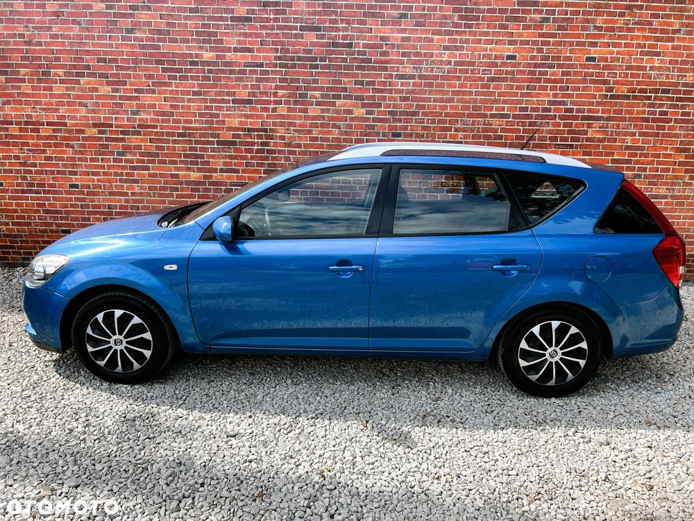 Kia Ceed - 36