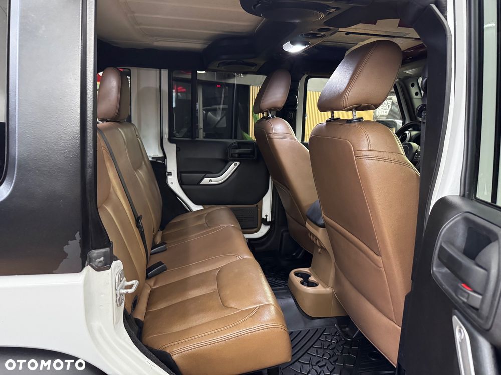 Jeep Wrangler 3.6 Unlim Sahara - 20