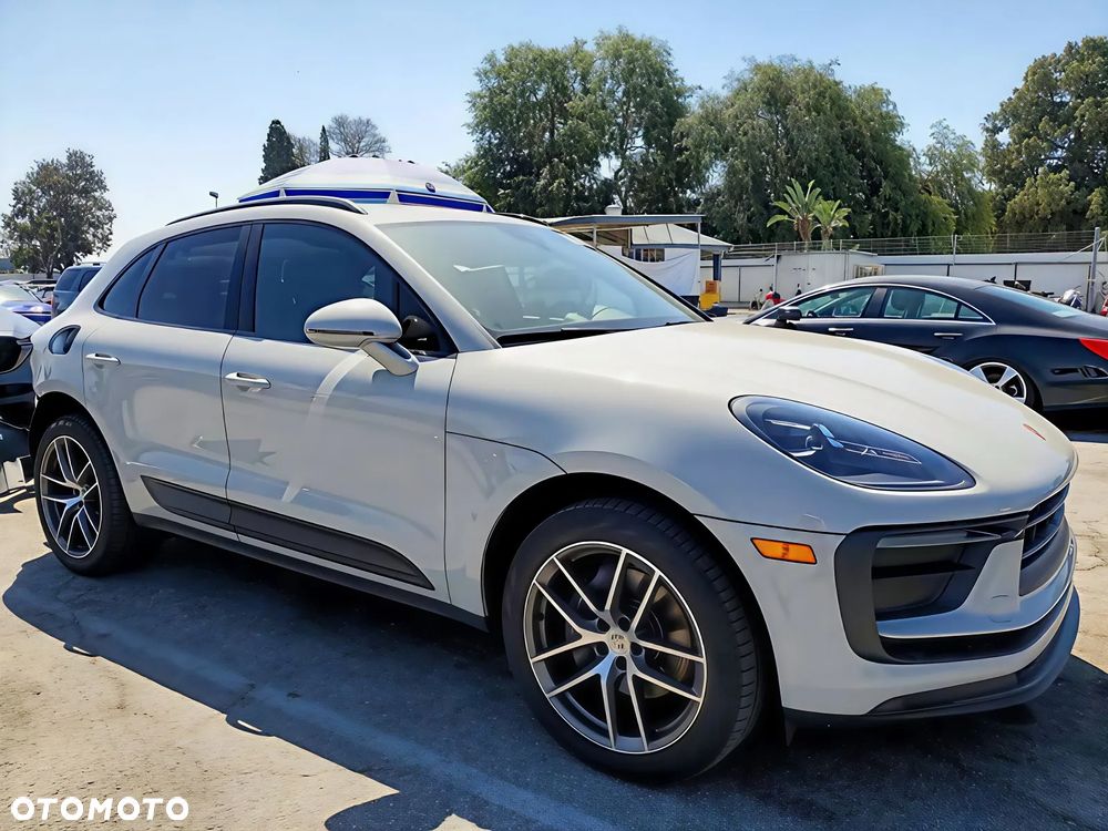 Porsche Macan - 1