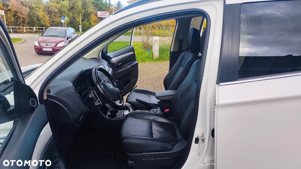Mitsubishi Outlander 2.0 4WD Top - 11