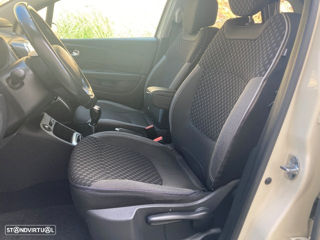 Renault Captur 0.9 TCE Exclusive - 25