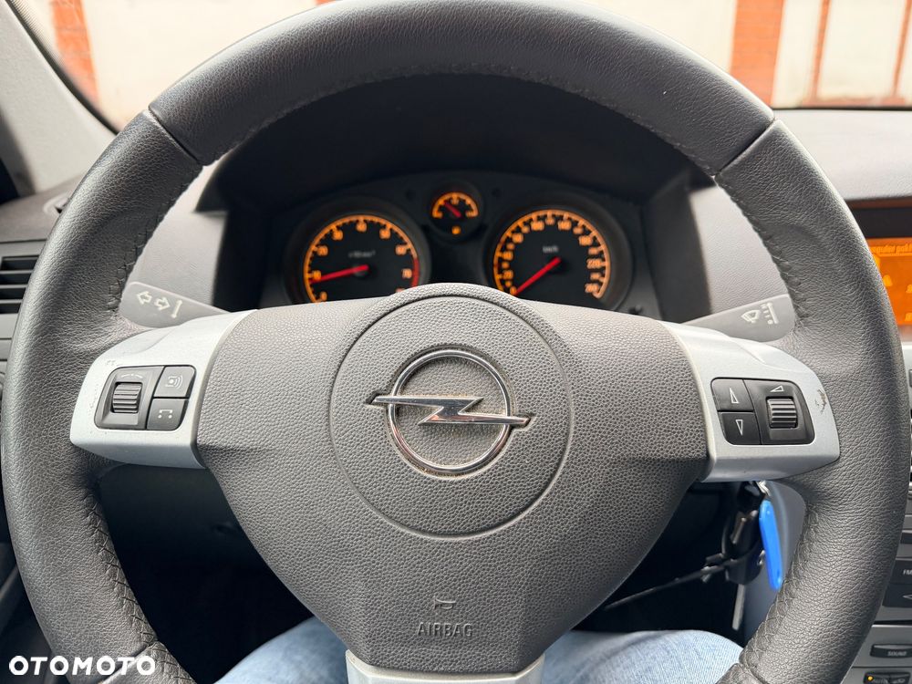 Opel Astra 1.6 Essentia - 11