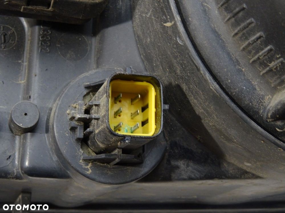 REFLEKTOR PRAWY  LAND ROVER FREELANDER I (L314) 1998 - 2006 1.8 i 16V 4x4 88 kW [120 KM] benzyna - 3