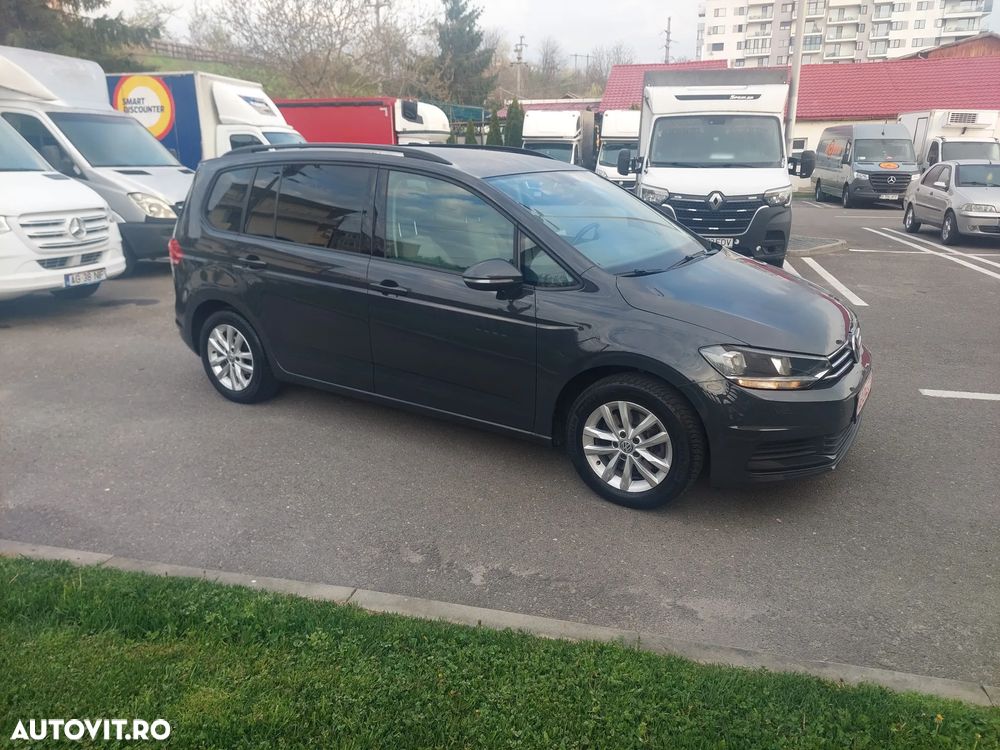 Volkswagen Touran - 4