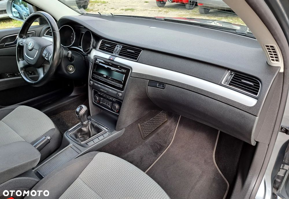 Skoda Superb 2.0 TDI Elegance - 9