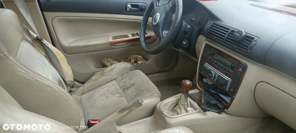 Volkswagen Passat 1.9 TDI Highline - 1