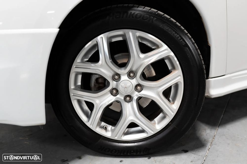 Mitsubishi Outlander 2.0 4WD - 5