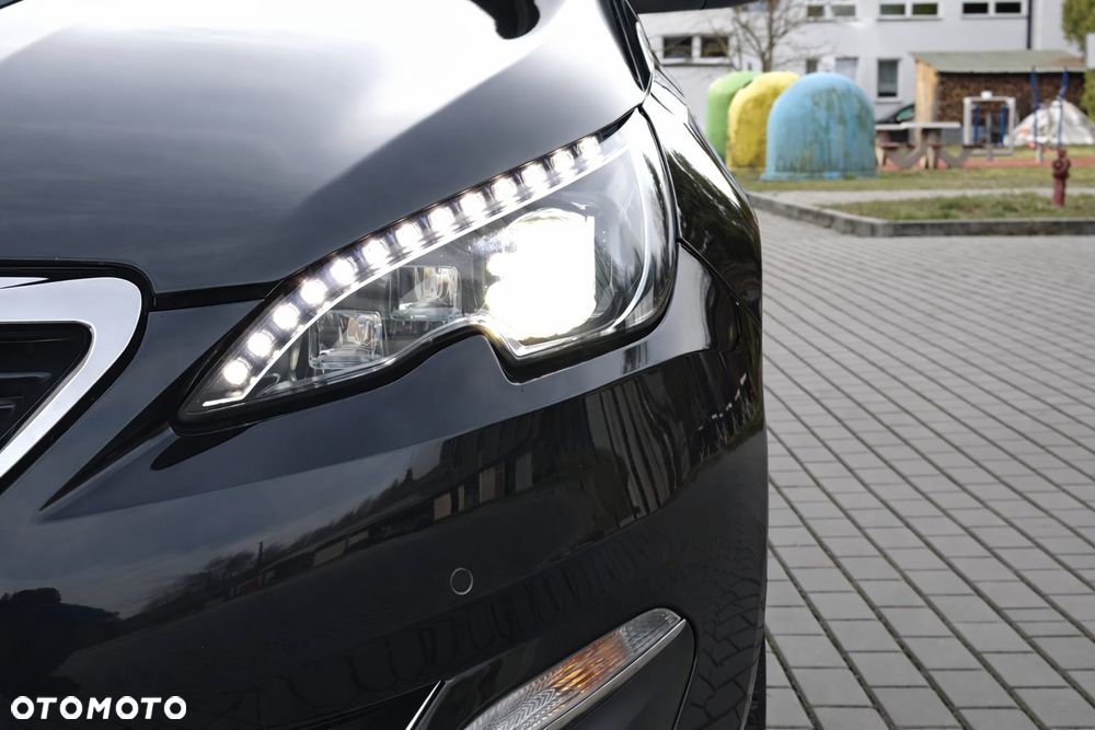 Peugeot 308 1.6 BlueHDi Allure S&S - 16