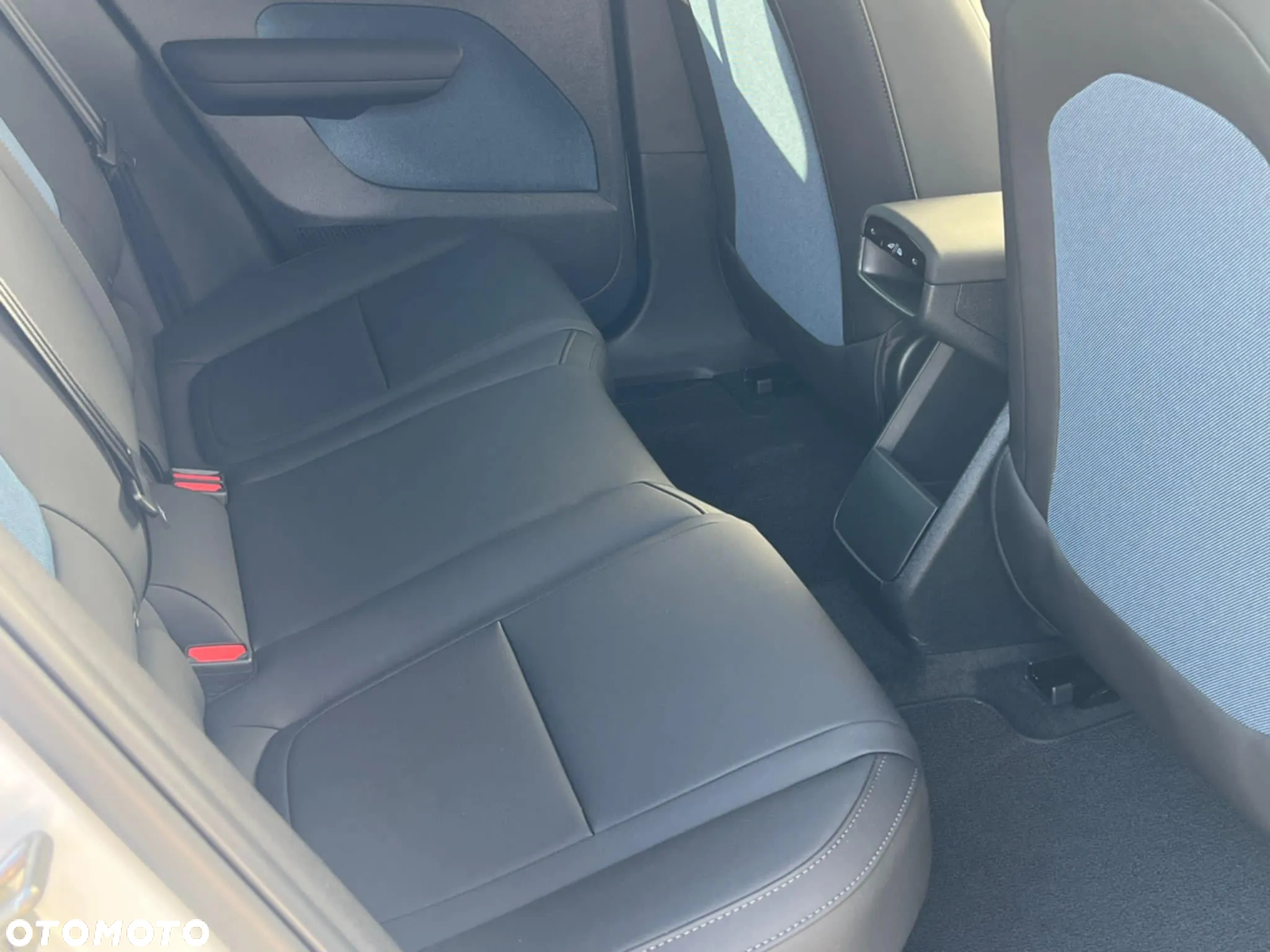 Volvo EX30 Single Motor Extended Range RWD Plus - 23