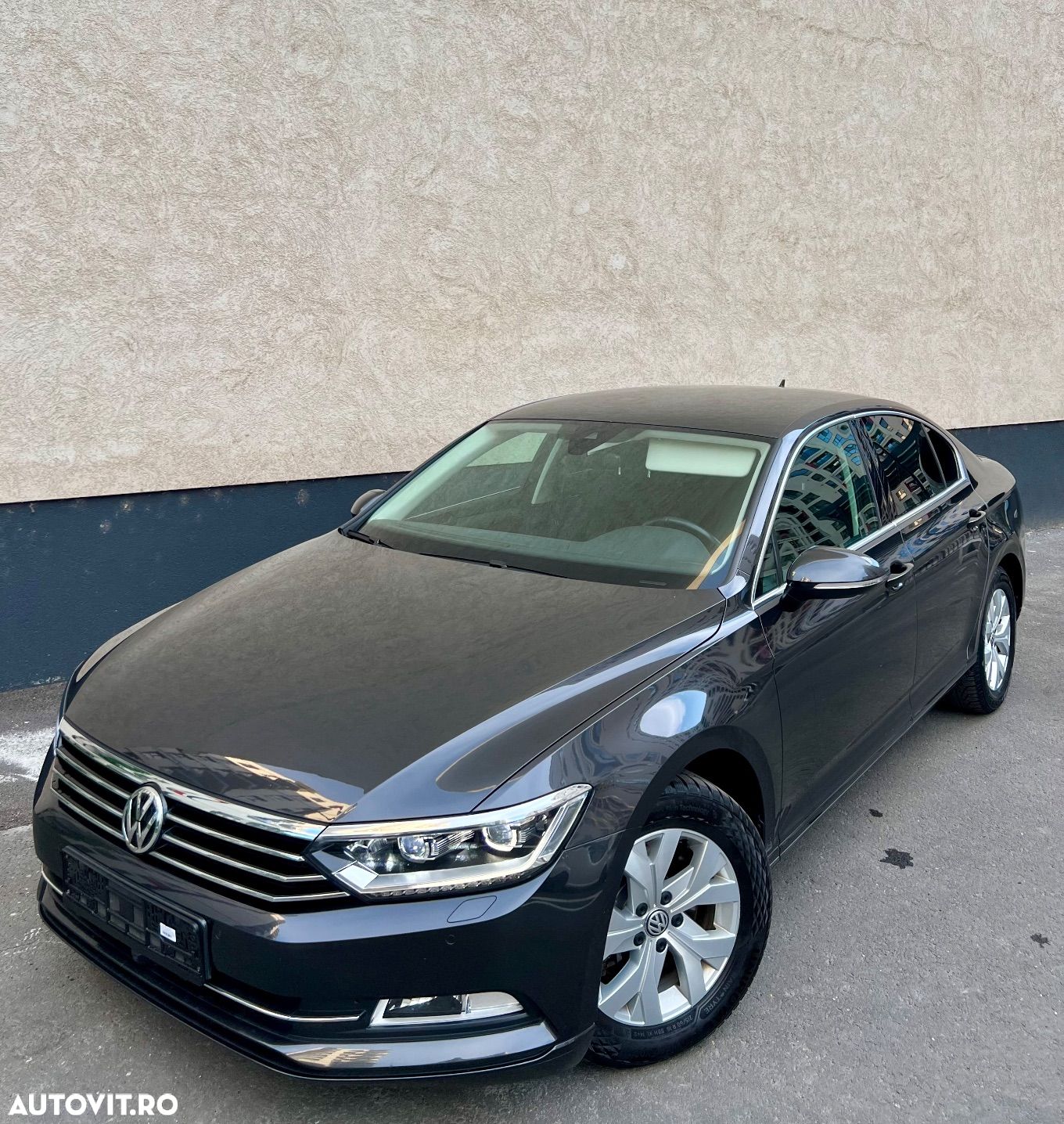 Volkswagen Passat - 1