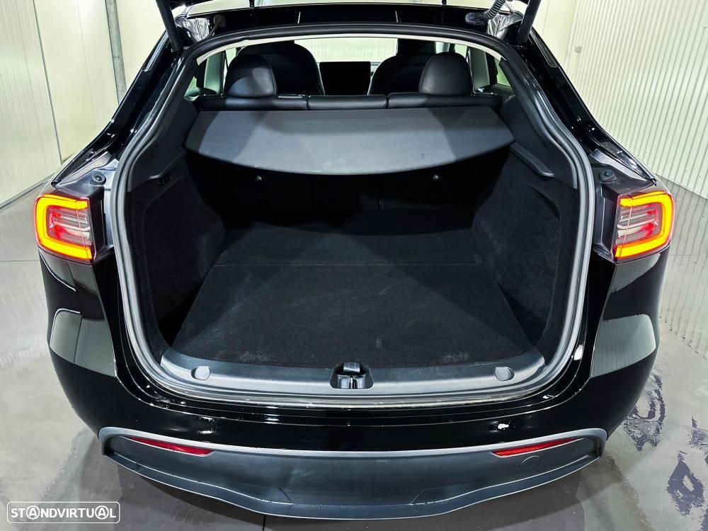 Tesla Model Y Performance Dual Motor AWD - 33