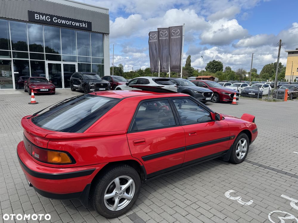 Mazda 323F - 13