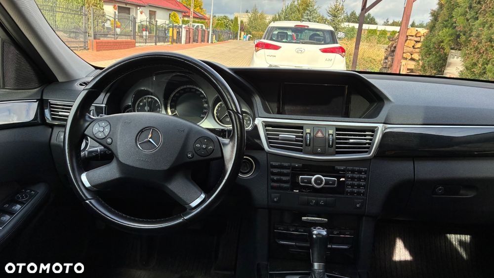 Mercedes-Benz Klasa E 250 T CGI BlueEFFICIENCY Automatik Avantgarde - 7