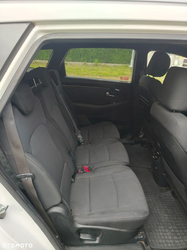 Kia Carens 1.6 GDI L - 23