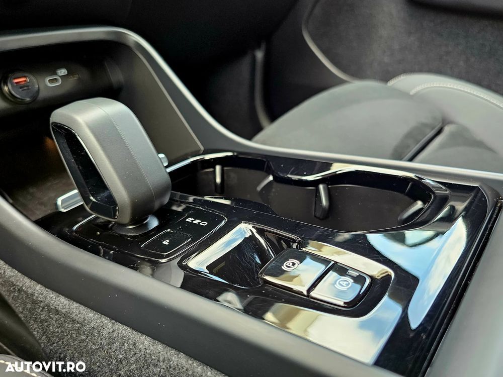 Volvo XC 40 B4 B AWD DKG Plus Dark - 15