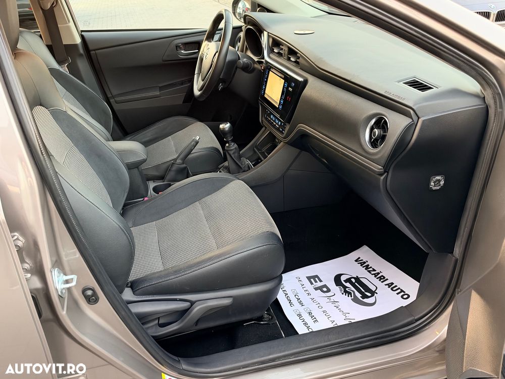 Toyota Auris 1.6 D-4D Executive - 7