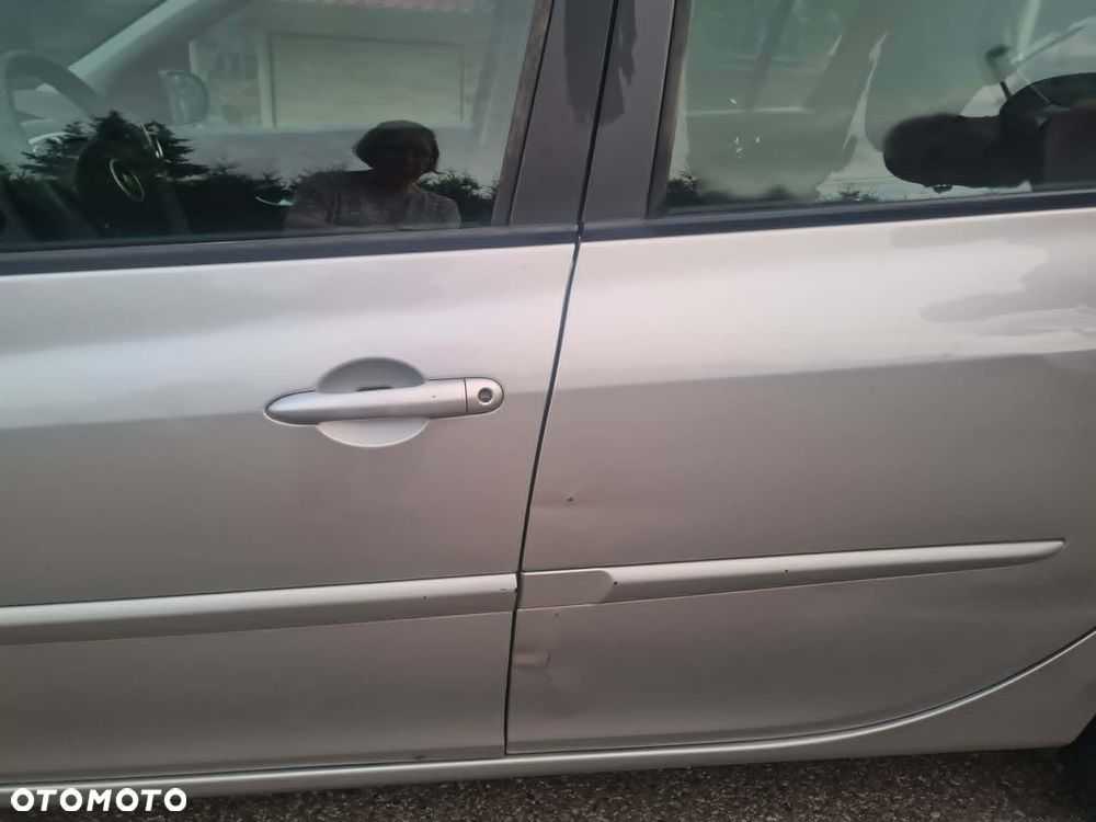 Renault Clio 1.2 16V 75 Collection - 5