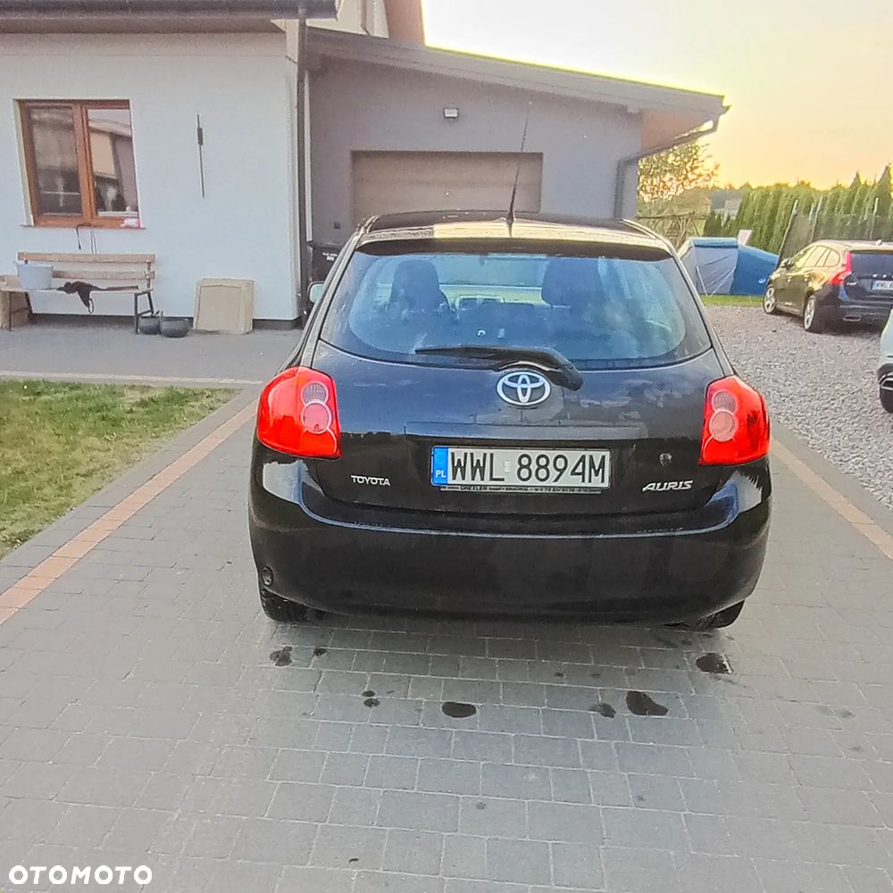 Toyota Auris 1.4 VVT-i Terra - 4