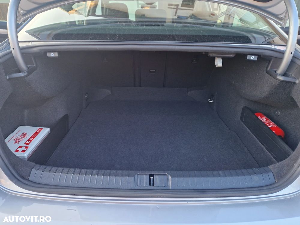 Volkswagen Passat - 27