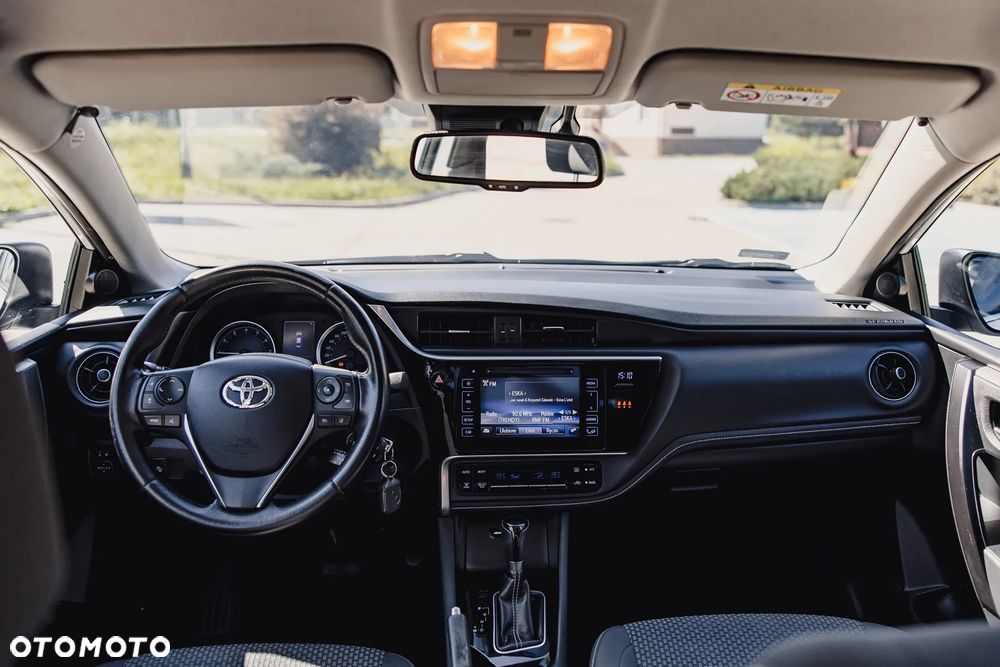 Toyota Corolla - 13