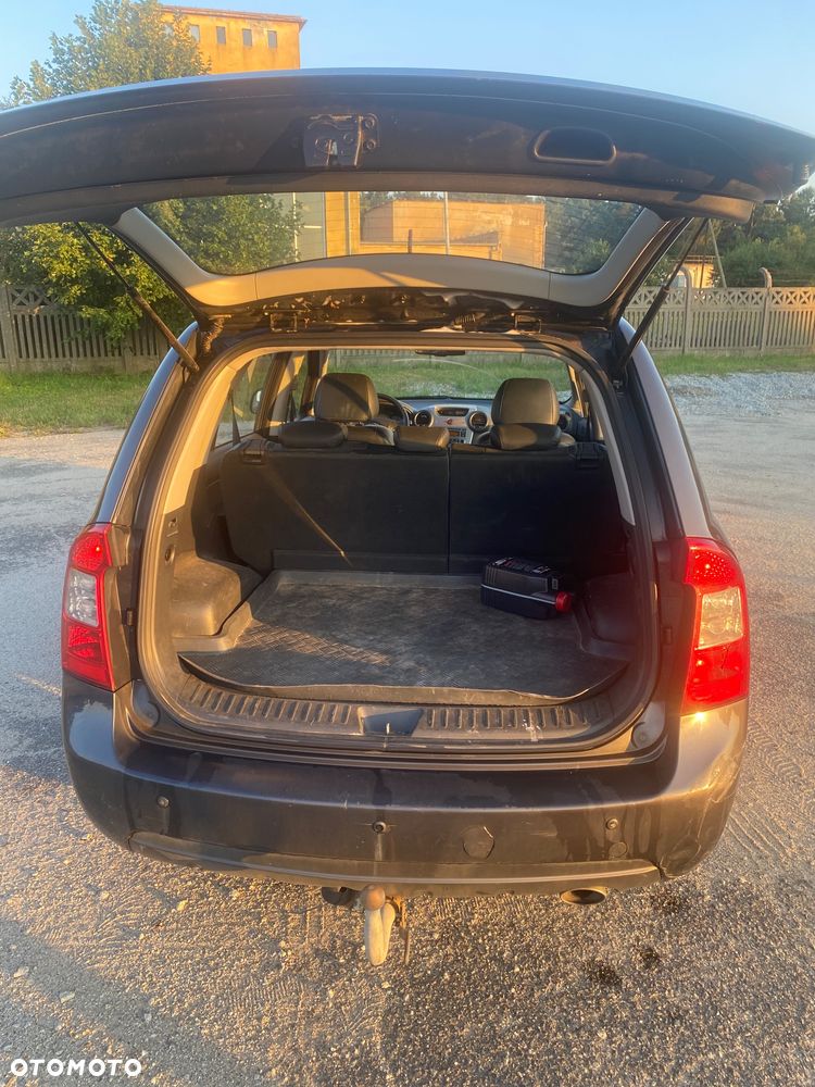 Kia Carens - 8