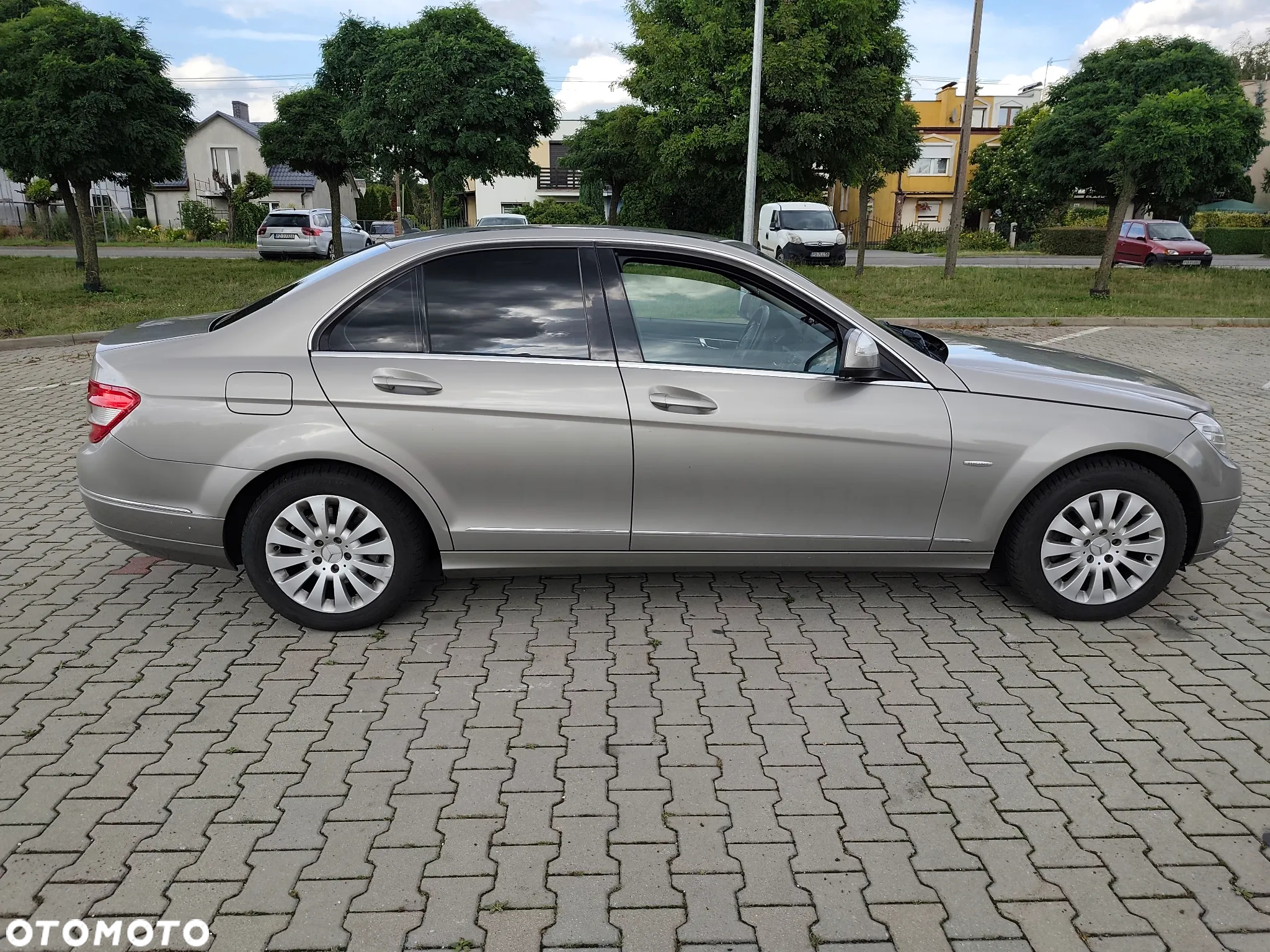 Mercedes-Benz Klasa C 200 T CGI Automatik BlueEFFICIENCY Elegance - 13
