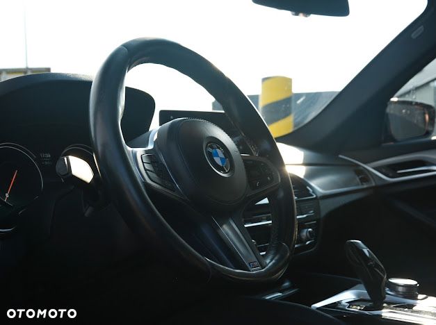 BMW Seria 5 520d xDrive M Sport sport - 19
