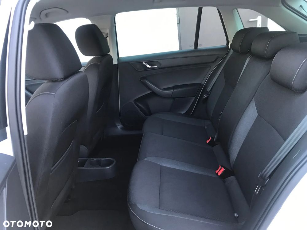 Skoda RAPID 1.2 TSI Edition - 33