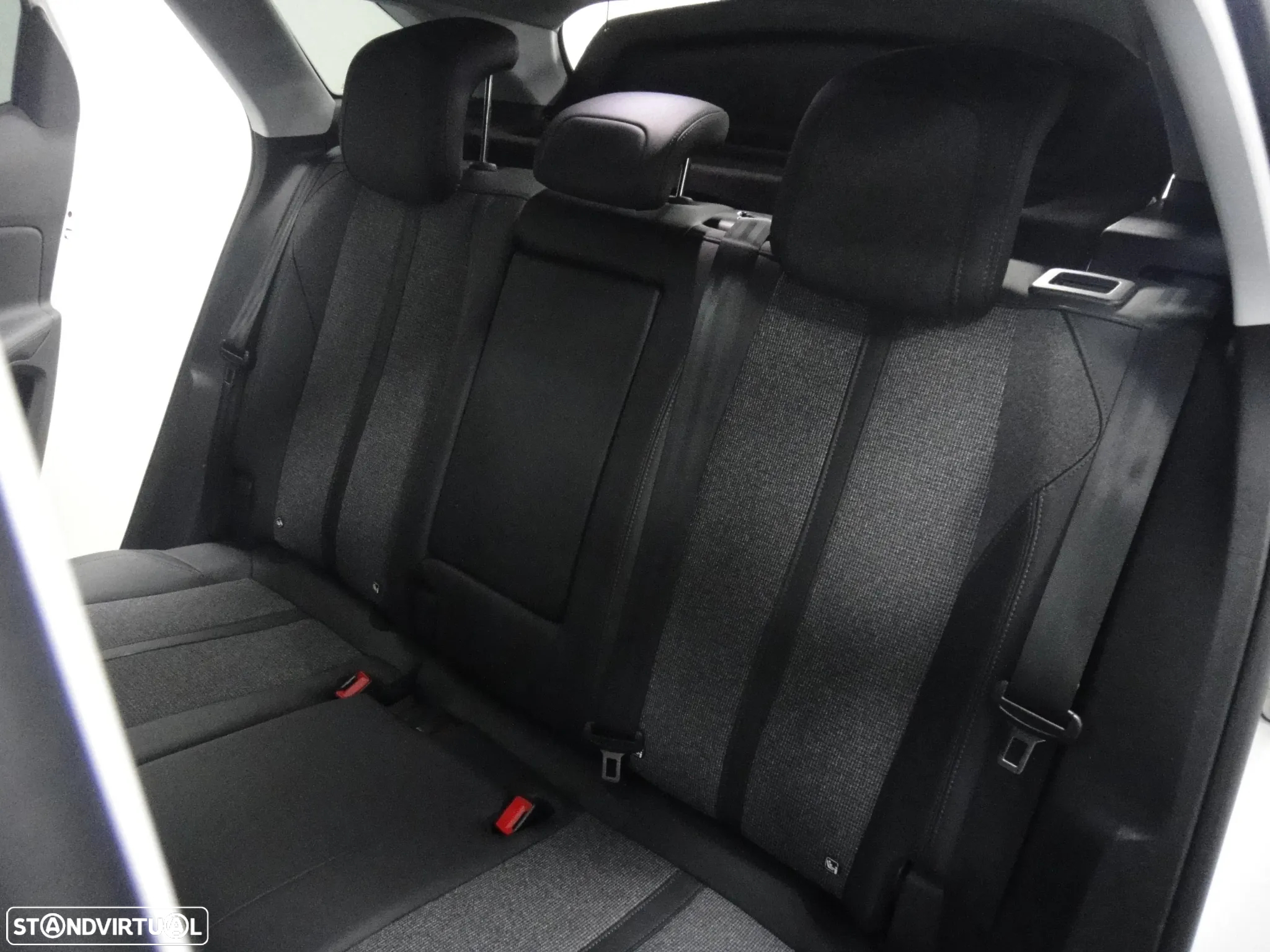 Peugeot 3008 1.2 PureTech Allure EAT8 - 15