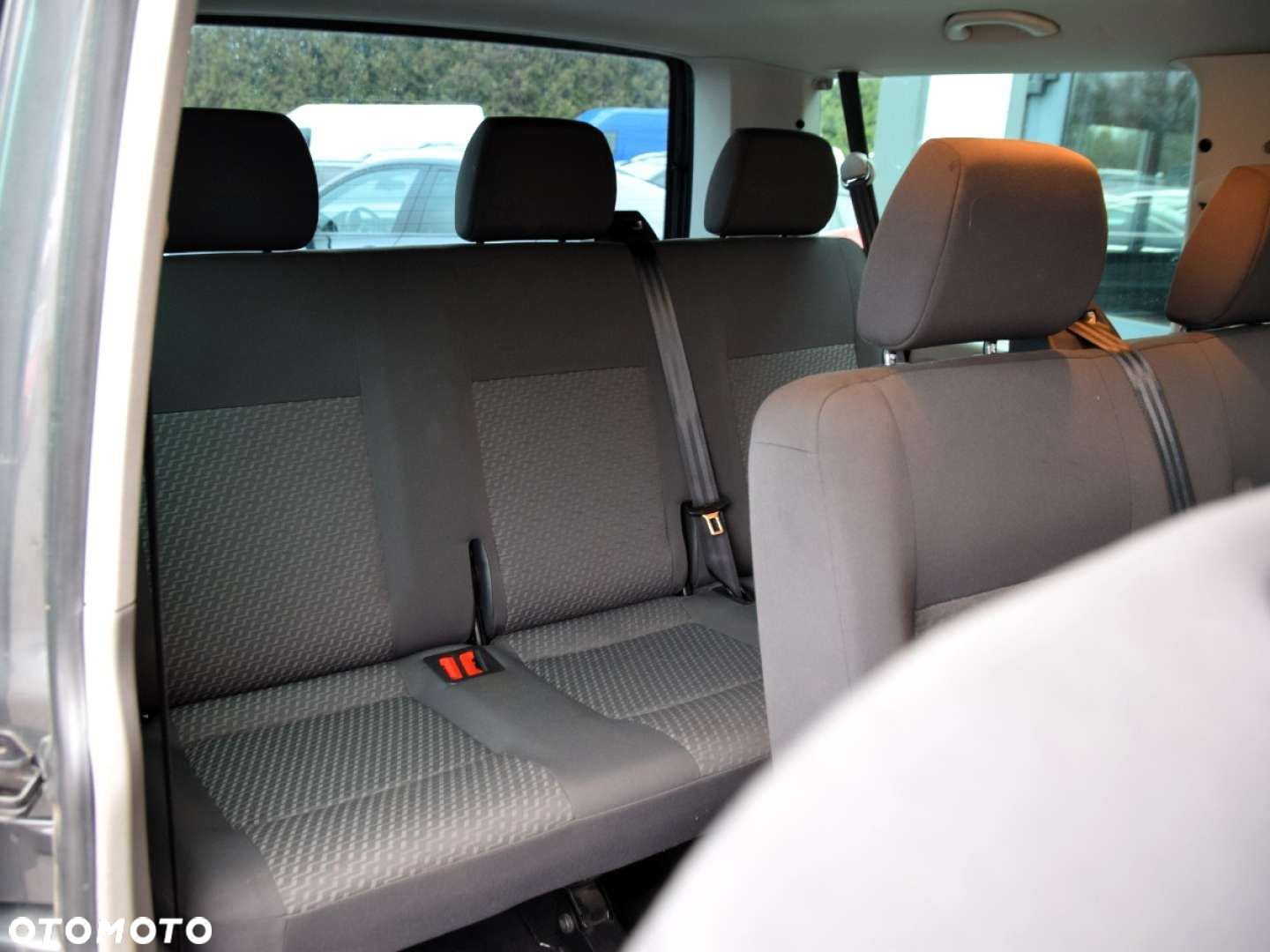 Volkswagen Caravelle - 8