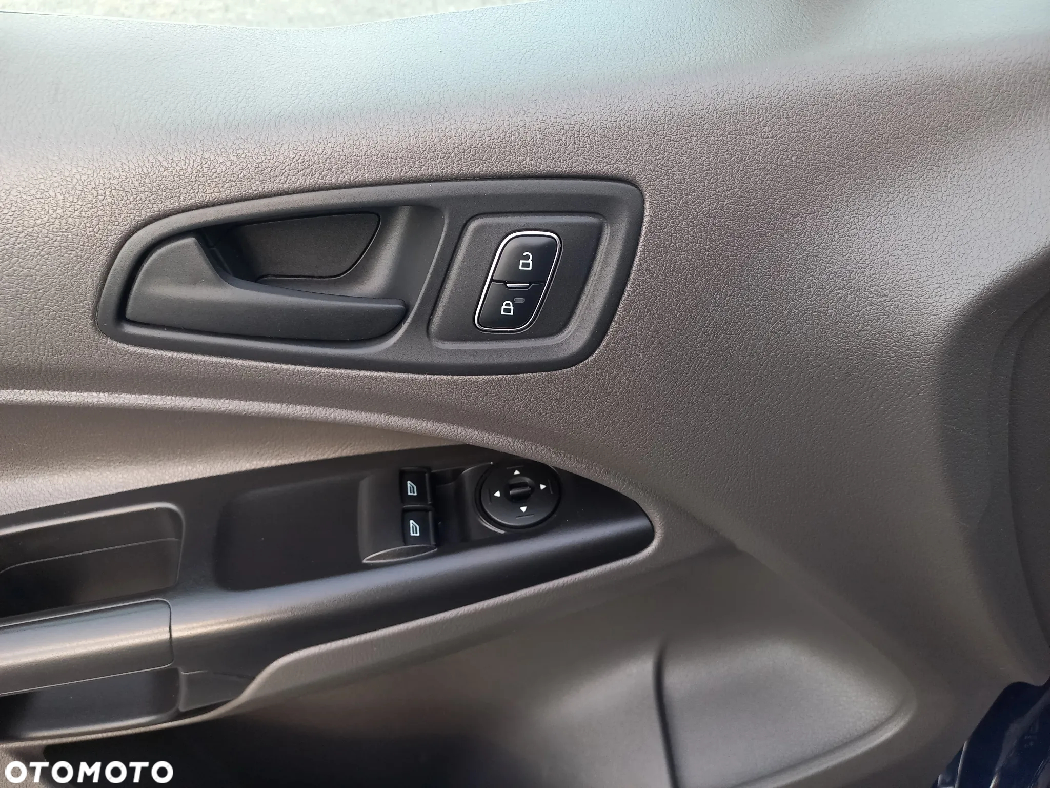 Ford Transit Connect - 23