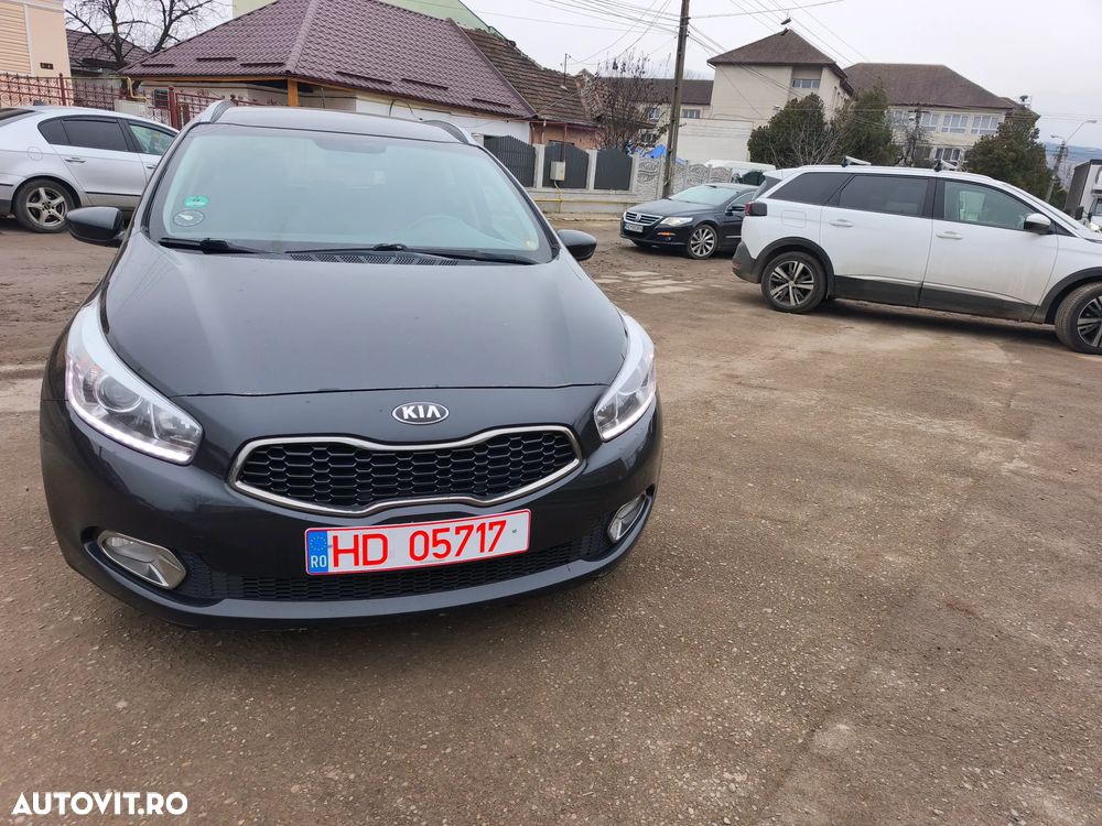 Kia Ceed 1.6 CRDi 128 ISG SW Platinum Edition - 9