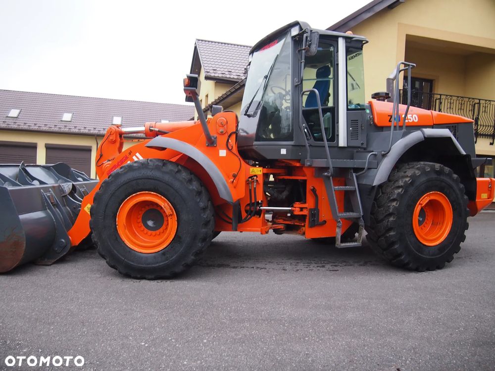 Ładowarka Hitachi ZW250 - 5