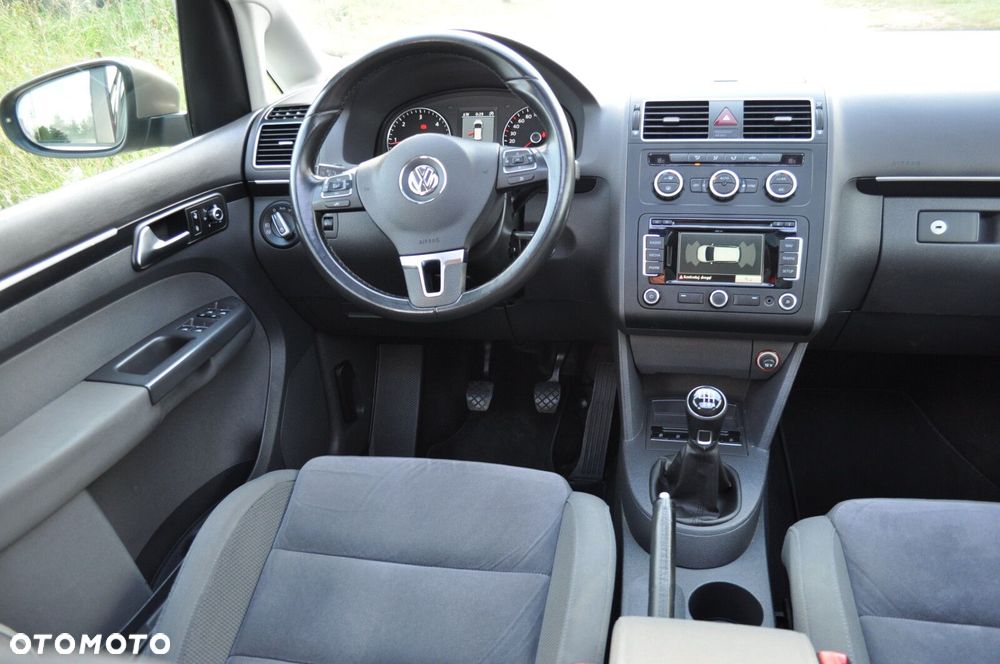Volkswagen Touran - 10
