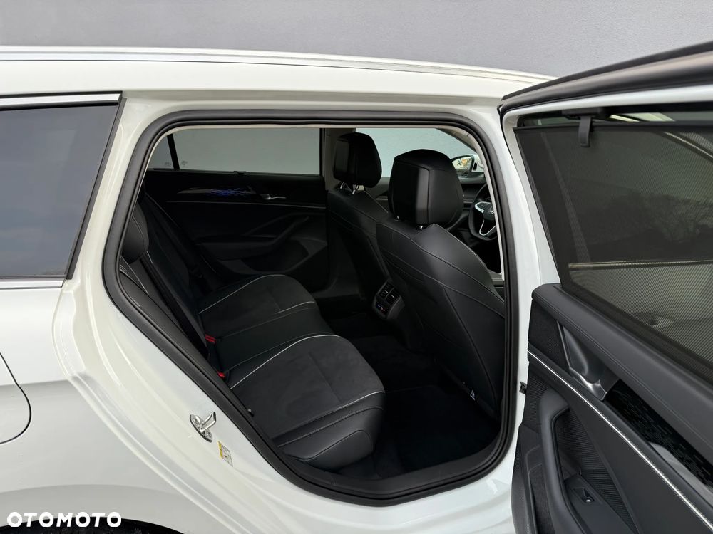 Volkswagen Passat - 13