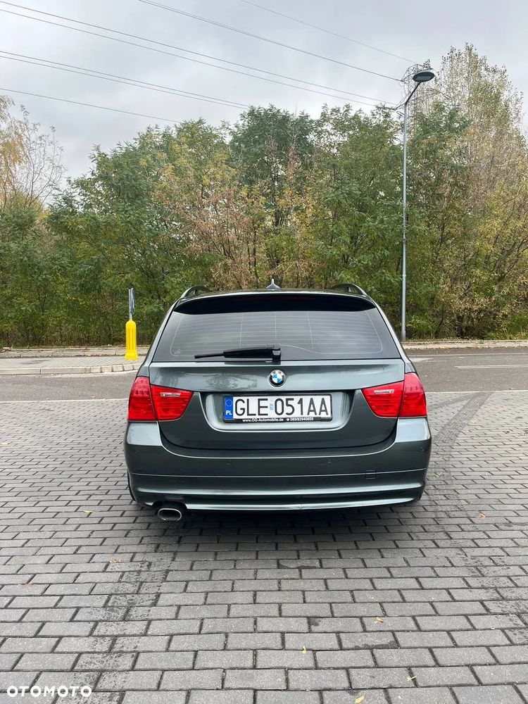 BMW Seria 3 320d DPF Touring - 8