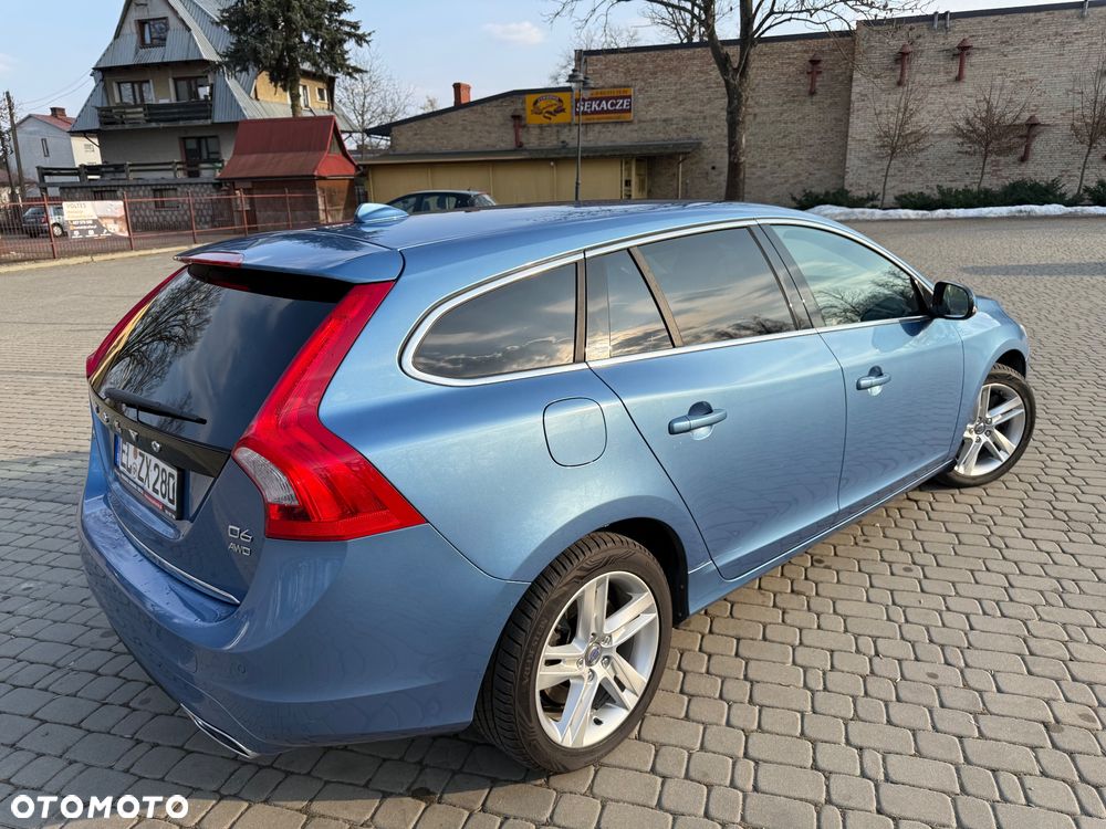 Volvo V60 D6 AWD Plug-in Hybrid Momentum - 16