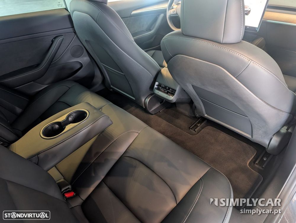 Tesla Model 3 - 9
