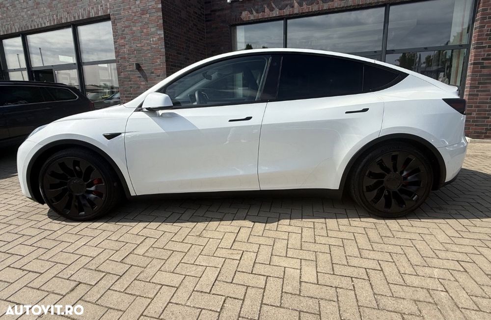 Tesla Model Y - 5