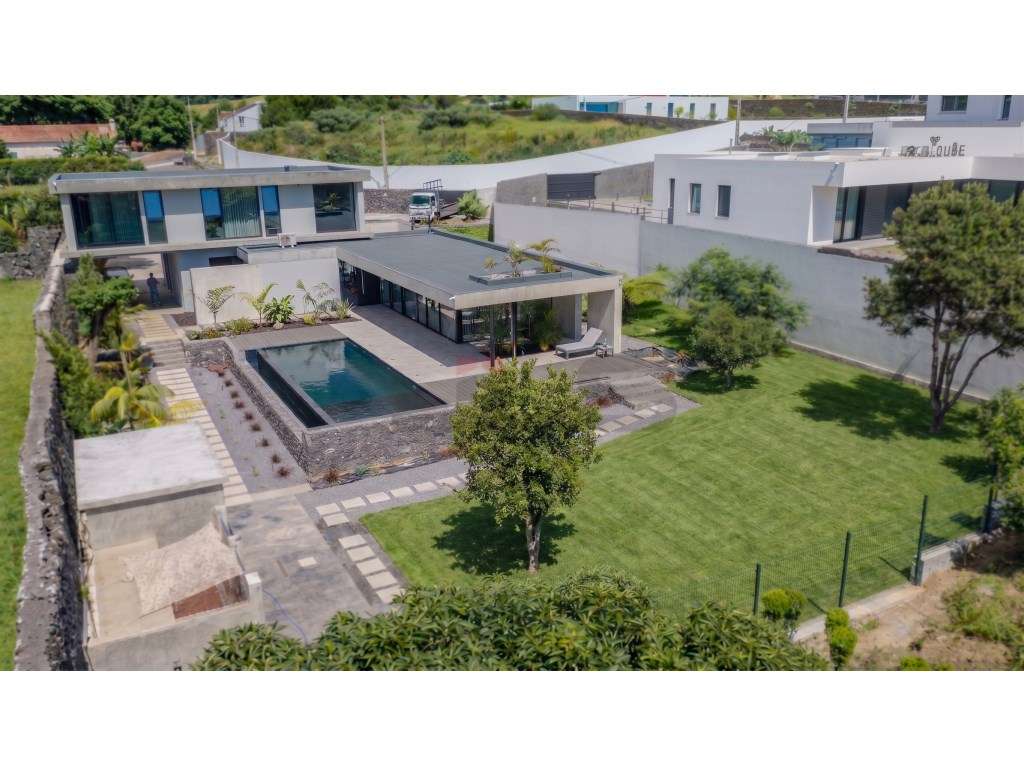 Refúgio Exclusivo com Vista Mar em São Roque, São Miguel - Grande imagem: 2/26