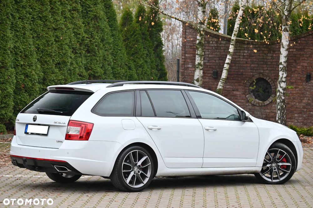 Skoda Octavia Combi 2.0 TDI DSG RS - 14